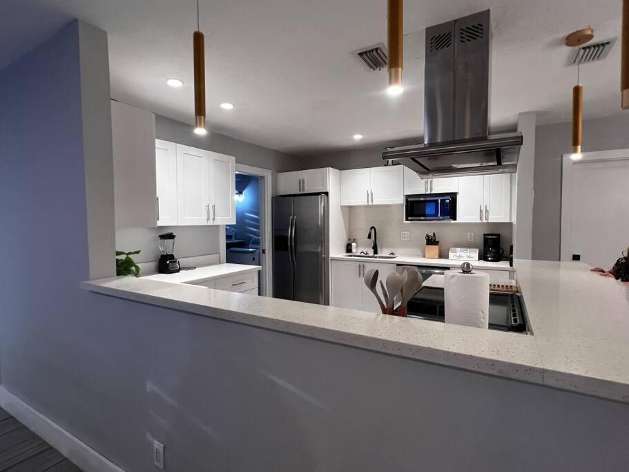 Luxurious Westchester Near Clinics Holiday home Miami