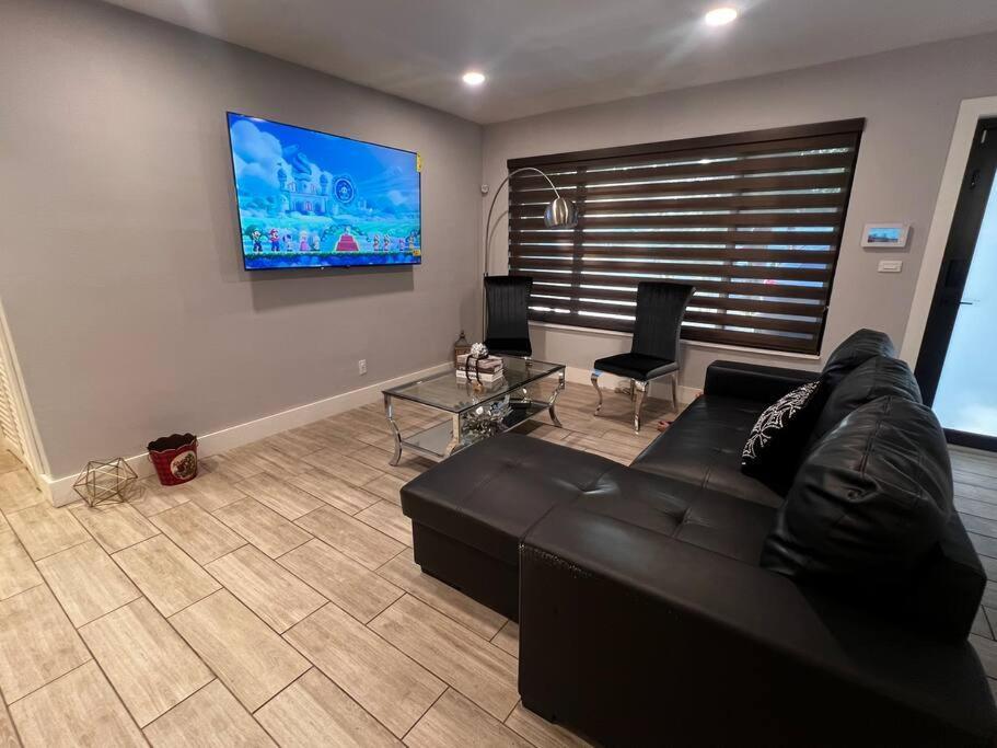 Luxurious Westchester Near Clinics Miami